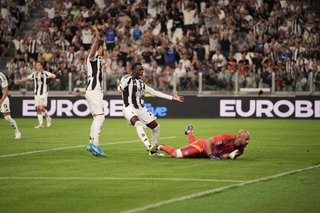 Juventus& x2019; Manuel Locatelli , Juventus& x2019; Timothy Weah celebrtes during the Serie A soccer match between Juventus and Como at the Allianz Stadium in Turin, north west Italy - Monday, August 19, 2024. - Soccer .  Copyright: xMarcoxAlpozzi LaPressex