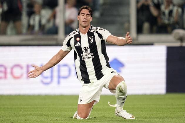 Juventus& x2019; Dusan Vlahovic celebrates during the Serie A soccer match between Juventus and Como at the Allianz Stadium in Turin, north west Italy - Monday, August 19, 2024. - Soccer .  Copyright: xMarcoxAlpozzi LaPressex