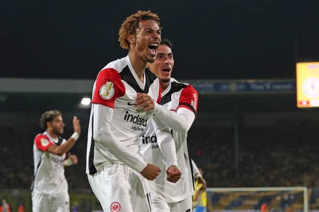Sport Themen der Woche KW34 Sport Bilder des Tages 19.08.2024, xtgx, Fussball DFB Pokal 1.Runde, Eintracht Braunschweig - Eintracht Frankfurt emspor, v.l. Torjubel nach dem Tor zum celebrating the goal celebrate 0:1 durch Fares Chaibi (Eintracht Frankfurt) (DFL DFB REGULATIONS PROHIBIT ANY USE OF PHOTOGRAPHS as IMAGE SEQUENCES and or QUASI-VIDEO) Braunschweig *** 19 08 2024, xtgx, Fußball DFB Pokal 1 Runde, Eintracht Braunschweig Eintracht Frankfurt emspor, v l Torjubel nach dem Tor zum celebrating the goal celebrate 0 1 durch Fares Chaibi Eintracht Frankfurt DFL DFB REGULATIONS PROHIBIT ANY USE OF PHOTOGRAPHS as IMAGE SEQUENCES and or QUASI VIDEO Braunschweig