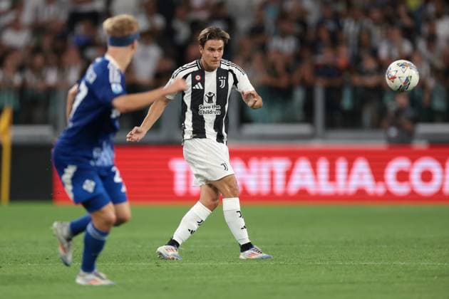 Turin, Italy, 19th August 2024. Nicolo Fagioli of Juventus passes the ball across the field during the Serie A match at Allianz Stadium, Turin. Picture credit should read: Jonathan Moscrop Sportimage EDITORIAL USE ONLY. No use with unauthorised audio, video, data, fixture lists, club league logos or live services. Online in-match use limited to 120 images, no video emulation. No use in betting, games or single club league player publications. SPI-3257-0134