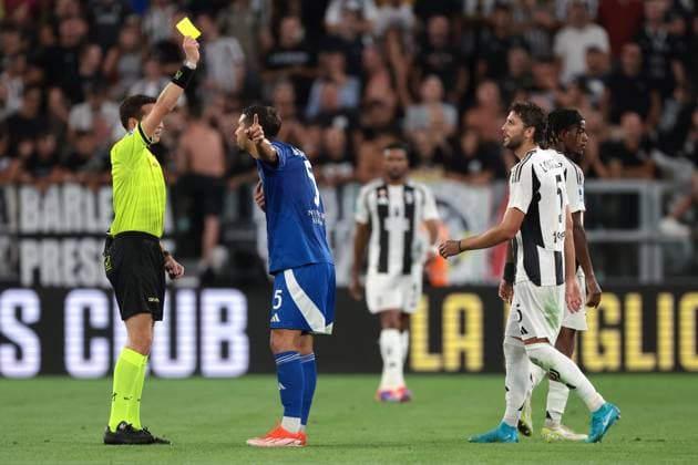 Turin, Italy, 19th August 2024. Manuel Locatelli of Juventus looks on as Edoardo Goldaniga of Como 1907 is shown a yellow card by the Referee Matteo Marcenaro during the Serie A match at Allianz Stadium, Turin. Picture credit should read: Jonathan Moscrop Sportimage EDITORIAL USE ONLY. No use with unauthorised audio, video, data, fixture lists, club league logos or live services. Online in-match use limited to 120 images, no video emulation. No use in betting, games or single club league player publications. SPI-3257-0153