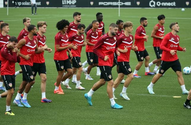 Sport Themen der Woche KW34 Sport Bilder des Tages 20.08.24 VfB Stuttgart Training Deutschland, Stuttgart, 20.08.2024, Fussball, Bundesliga, VfB Stuttgart Training: Jeff Chabot. *** 20 08 24 VfB Stuttgart Training Germany, Stuttgart, 20 08 2024, Football, Bundesliga, VfB Stuttgart Training Jeff Chabot