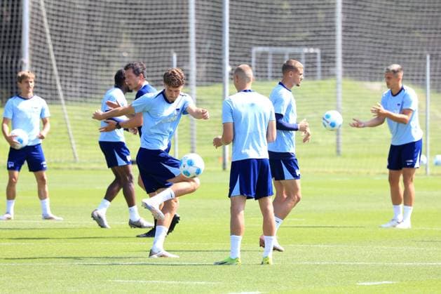 DEU, DFL, 2. FBL Hertha BSC, Training, 20.08.2024, Sportforum, Berlin, DEU, DFL, 2. FBL Hertha BSC, Training, im Bild Hertha-Spielerkreis, Pascal Klemens (Hertha BSC Berlin 41), hPalko Dardai (Hertha BSC Berlin 20), Marton Dardai (Hertha BSC Berlin 31), Marc Oliver Kempf (Hertha BSC Berlin 4) DFL - regulations prohibit any use of Photographs as image sequences and or quasi-video Foto: Juergen Engler nordphoto GmbH