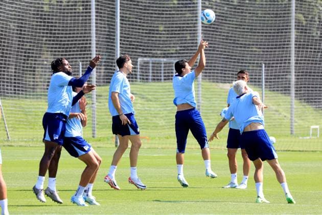 DEU, DFL, 2. FBL Hertha BSC, Training, 20.08.2024, Sportforum, Berlin, DEU, DFL, 2. FBL Hertha BSC, Training, im Bild Hertha-Spielerkreis, Ibrahim Maza (Hertha BSC Berlin 10), Haris Tabakovic (Hertha BSC Berlin 25), Deyovaisio Zeefuik (Hertha BSC Berlin 42) DFL - regulations prohibit any use of Photographs as image sequences and or quasi-video Foto: Juergen Engler nordphoto GmbH