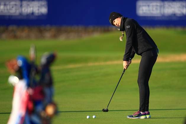 Sport Bilder des Tages 20th August 2024; Old Course at St Andrews, St Andrews, Fife, Scotland; AIG Womens Open Golf, Practice Day 2; Nelly Korda of the USA putts on the first green of the Old Course, St Andrews Links during a practice round at the AIG Women& x2019;s Open  ActionPlus12683363 DavidxYoung