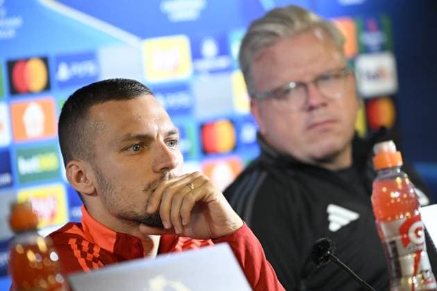 MALMÖ, SVERIGE 20240820 Sparta Prags huvudtränare Lars Friis och spelaren Lukas Haraslin (tv) under pressträff inför Champions League-kvalet mot Malmö FF. MALMÖ SVERIGE x50090x