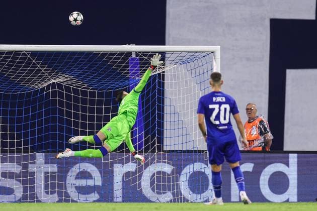 GNK Dinamo Zagreb v Qarabag - UEFA Champions Qualifying Play-Off: First Leg ZAGREB, CROATIA - AUGUST 20: Dinamo Zagreb Goalkeeper Ivan Nevistic in action during the UEFA Champions Qualifying Play-Off First Leg match between GNK Dinamo Zagreb and Qarabag at Stadion Maksimir on August 20, 2024 in Zagreb, Croatia.  LukaxStanzl PIXSELL