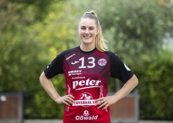 Handball, Frauen, Thüringer HC Porträttermin 2024 2025 HANDBALL 1.BL FRAUEN THC - MANNSCHAFTSFOTO SAISON 2024-2025 ** NUR FÜR REDAKTIONELLE ZWECKE ** EDITORIAL USE ONLY **<p>20 08 2024-Bad Langensalza : Handball Frauen 1. Bundesliga Frauen Saison 2024-2025 Thüringer HC - Mannschaftsfoto vor dem Friederikenschlößchen im Foto: Kathrin Pichlmeier 13 (Thüringer HC) ( Deutschland Thueringen Bad Langensalza Copyright: SaschaxFromm
