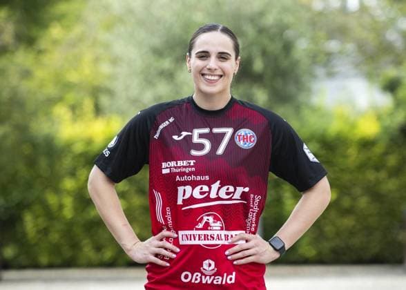 Handball, Frauen, Thüringer HC Porträttermin 2024 2025 HANDBALL 1.BL FRAUEN THC - MANNSCHAFTSFOTO SAISON 2024-2025 ** NUR FÜR REDAKTIONELLE ZWECKE ** EDITORIAL USE ONLY **<p>20 08 2024-Bad Langensalza : Handball Frauen 1. Bundesliga Frauen Saison 2024-2025 Thüringer HC - Mannschaftsfoto vor dem Friederikenschlößchen im Foto: Josefine Hanfland 57 (Thüringer HC) ( Deutschland Thueringen Bad Langensalza Copyright: SaschaxFromm