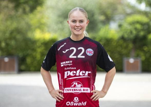 Handball, Frauen, Thüringer HC Porträttermin 2024 2025 HANDBALL 1.BL FRAUEN THC - MANNSCHAFTSFOTO SAISON 2024-2025 ** NUR FÜR REDAKTIONELLE ZWECKE ** EDITORIAL USE ONLY **<p>20 08 2024-Bad Langensalza : Handball Frauen 1. Bundesliga Frauen Saison 2024-2025 Thüringer HC - Mannschaftsfoto vor dem Friederikenschlößchen im Foto: Rikke Hoffbeck Petersen 22 (Thüringer HC) ( Deutschland Thueringen Bad Langensalza Copyright: SaschaxFromm