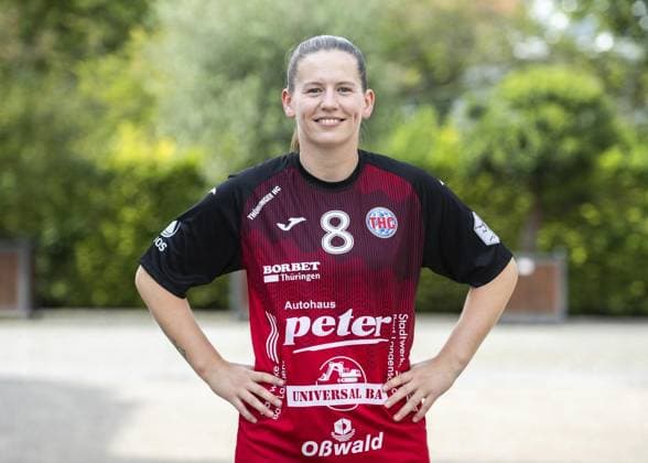 Handball, Frauen, Thüringer HC Porträttermin 2024 2025 HANDBALL 1.BL FRAUEN THC - MANNSCHAFTSFOTO SAISON 2024-2025 ** NUR FÜR REDAKTIONELLE ZWECKE ** EDITORIAL USE ONLY **<p>20 08 2024-Bad Langensalza : Handball Frauen 1. Bundesliga Frauen Saison 2024-2025 Thüringer HC - Mannschaftsfoto vor dem Friederikenschlößchen im Foto: Julie Holm 8 (Thüringer HC) ( Deutschland Thueringen Bad Langensalza Copyright: SaschaxFromm