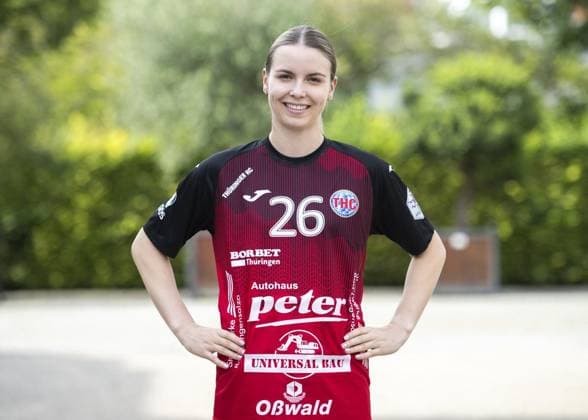 Handball, Frauen, Thüringer HC Porträttermin 2024 2025 HANDBALL 1.BL FRAUEN THC - MANNSCHAFTSFOTO SAISON 2024-2025 ** NUR FÜR REDAKTIONELLE ZWECKE ** EDITORIAL USE ONLY **<p>20 08 2024-Bad Langensalza : Handball Frauen 1. Bundesliga Frauen Saison 2024-2025 Thüringer HC - Mannschaftsfoto vor dem Friederikenschlößchen im Foto: Anna Szabo 26 (Thüringer HC) ( Deutschland Thueringen Bad Langensalza Copyright: SaschaxFromm