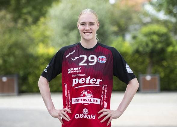 Handball, Frauen, Thüringer HC Porträttermin 2024 2025 HANDBALL 1.BL FRAUEN THC - MANNSCHAFTSFOTO SAISON 2024-2025 ** NUR FÜR REDAKTIONELLE ZWECKE ** EDITORIAL USE ONLY **<p>20 08 2024-Bad Langensalza : Handball Frauen 1. Bundesliga Frauen Saison 2024-2025 Thüringer HC - Mannschaftsfoto vor dem Friederikenschlößchen im Foto: Johanna Reichert 29 (Thüringer HC) ( Deutschland Thueringen Bad Langensalza Copyright: SaschaxFromm