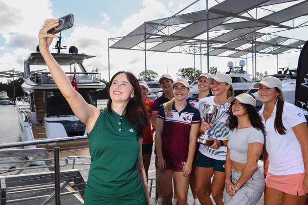AUSTRALIAN WPGA ANNOUNCEMENT, Golfer Karis Davidson (left) takes a selfie with other female athletes a during a WPGA Tour of Australasia announcement at Sanctuary Cove, Gold Coast, Wednesday, August 21, 2024. ( NO ARCHIVING, EDITORIAL USE ONLY, NO USE IN BOOKS WITHOUT CONSENT GOLD COAST QLD AUSTRALIA  Copyright: xJONOxSEARLEx 20240821148355673361
