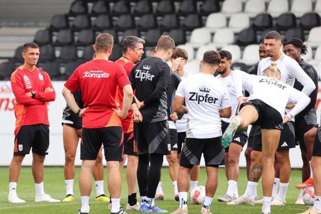 SOCCER - UEFA EL, LASK vs Bukarest LINZ,AUSTRIA,21.AUG.24 - SOCCER - UEFA Europa League, qualification, Linzer ASK vs FCSB Bukarest, preview, training LASK. Image shows the team of LASK.  GEPAxpictures xMathiasxMandl