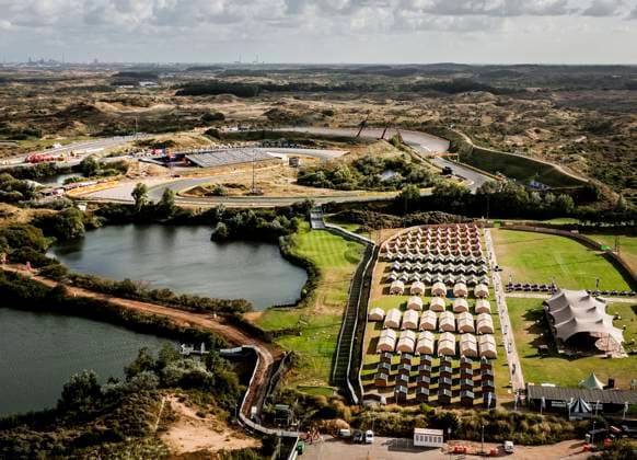 ZANDVOORT - A drone photo of a temporary campsite in the run-up to the Dutch Grand Prix. The Formula 1 circus is settling in the Dutch seaside resort again. ANP REMKO DE WAAL xVIxANPxSportx xxANPxIVx 506434933 originalFilename: 506434933.jpg