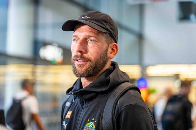 SOCCER - UEFA EL, Braga vs Rapid VIENNA,AUSTRIA,21.AUG.24 - SOCCER - UEFA Europa League, qualification, SC Braga vs SK Rapid Wien, preview, departure. Image shows Guido Burgstaller (Rapid) during check in.  GEPAxpictures xKevinxHackner