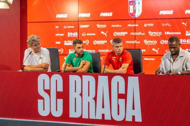 SOCCER - UEFA EL, Braga vs Rapid BRAGA,PORTUGAL,21.AUG.24 - SOCCER - UEFA Europa League, qualification, SC Braga vs SK Rapid Wien, preview, press conference, PK, Pressekonferenz Image shows Niklas Hedl and head coach Robert Klauss (Rapid).  GEPAxpictures xKevinxHackner