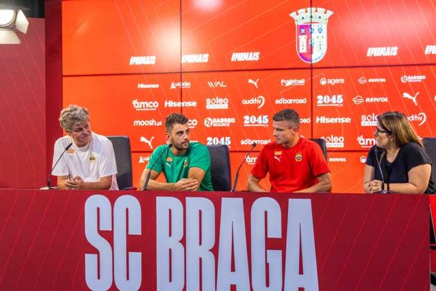 SOCCER - UEFA EL, Braga vs Rapid BRAGA,PORTUGAL,21.AUG.24 - SOCCER - UEFA Europa League, qualification, SC Braga vs SK Rapid Wien, preview, press conference, PK, Pressekonferenz Image shows Niklas Hedl and head coach Robert Klauss (Rapid).  GEPAxpictures xKevinxHackner