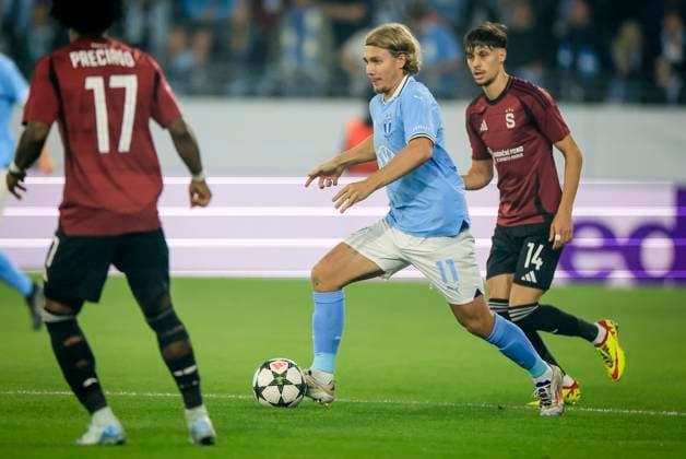 MALMÖ, SVERIGE 20240821 Malmös Sebastian Nanasi med bollen under onsdagens kval till Champions League, playoff match 1 av 2, mellan Malmö FF och AC Sparta Prag pa Nya Malmö Stadion. MALMÖ SVERIGE x10600x