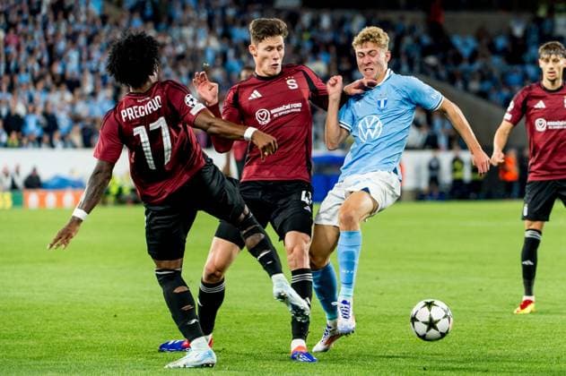 240821 Angelo Preciado and Martin Vitik of Sparta Prag and Hugo Bolin of Malmö FF during the UEFA Champions League football match between Malmö FF and Sparta Prag on August 21, 2024 in Malmö. Photo: Christian Örnberg BILDBYRAN COP 166 CO0456 fotboll football soccer fotball champions league malmö ff sparta prag bbeng play-off bbauto Copyright: CHRISTIANxÖRNBERG BB240821CO041