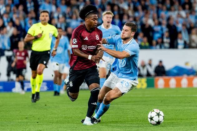 240821 Asger Sorensen of Sparta Prag and Gabriel Busanello of Malmö FF during the UEFA Champions League football match between Malmö FF and Sparta Prag on August 21, 2024 in Malmö. Photo: Christian Örnberg BILDBYRAN COP 166 CO0456 fotboll football soccer fotball champions league malmö ff sparta prag bbeng play-off bbauto Copyright: CHRISTIANxÖRNBERG BB240821CO045