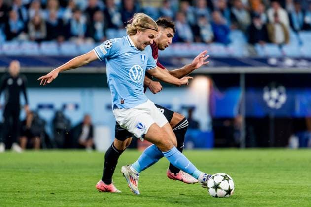 240821 Sebastian Nanasi of Malmö FF and Qazim Laci of Sparta Prag during the UEFA Champions League football match between Malmö FF and Sparta Prag on August 21, 2024 in Malmö. Photo: Christian Örnberg BILDBYRAN COP 166 CO0456 fotboll football soccer fotball champions league malmö ff sparta prag bbeng play-off bbauto Copyright: CHRISTIANxÖRNBERG BB240821CO052