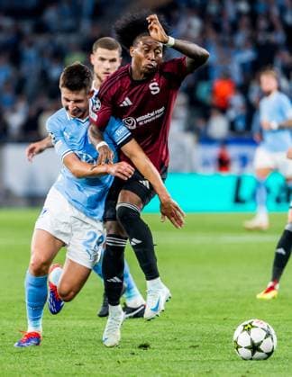 240821 Lasse Berg Johnsen of Malmö FF and Angelo Preciado of Sparta Prag during the UEFA Champions League football match between Malmö FF and Sparta Prag on August 21, 2024 in Malmö. Photo: Christian Örnberg BILDBYRAN COP 166 CO0456 fotboll football soccer fotball champions league malmö ff sparta prag bbeng play-off bbauto Copyright: CHRISTIANxÖRNBERG BB240821CO054