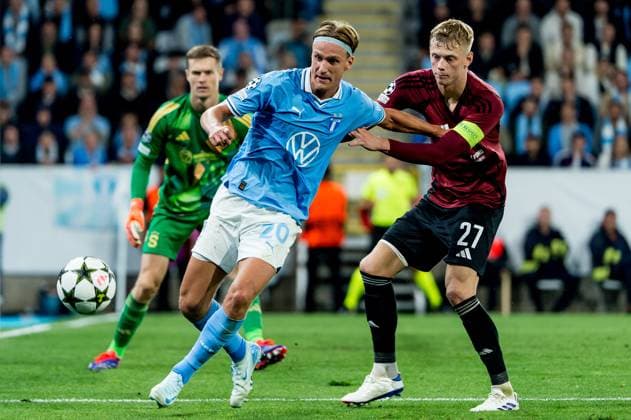 240821 Otto Rosengren of Malmö FF and Victor Olatunji of Sparta Prag during the UEFA Champions League football match between Malmö FF and Sparta Prag on August 21, 2024 in Malmö. Photo: Christian Örnberg BILDBYRAN COP 166 CO0456 fotboll football soccer fotball champions league malmö ff sparta prag bbeng play-off bbauto Copyright: CHRISTIANxÖRNBERG BB240821CO059