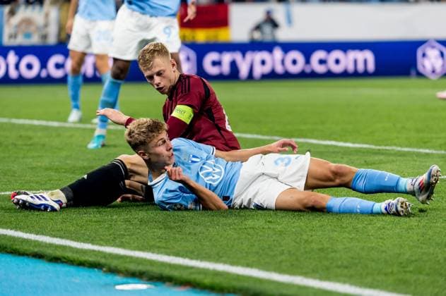 240821 Hugo Bolin of Malmö FF and Filip Panak of Sparta Prag during the UEFA Champions League football match between Malmö FF and Sparta Prag on August 21, 2024 in Malmö. Photo: Christian Örnberg BILDBYRAN COP 166 CO0456 fotboll football soccer fotball champions league malmö ff sparta prag bbeng play-off bbauto Copyright: CHRISTIANxÖRNBERG BB240821CO063