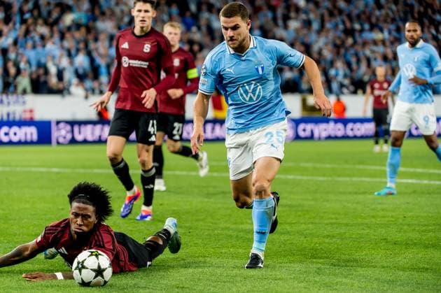 240821 Angelo Preciado of Sparta Prag and Gabriel Busanello of Malmö FF during the UEFA Champions League football match between Malmö FF and Sparta Prag on August 21, 2024 in Malmö. Photo: Christian Örnberg BILDBYRAN COP 166 CO0456 fotboll football soccer fotball champions league malmö ff sparta prag bbeng play-off bbauto Copyright: CHRISTIANxÖRNBERG BB240821CO069