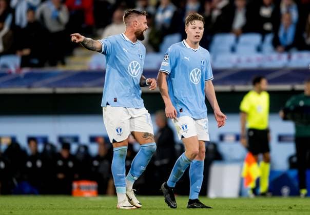 240821 Pontus Jansson and Nils Zetterström of Malmö FF during the UEFA Champions League football match between Malmö FF and Sparta Prag on August 21, 2024 in Malmö. Photo: Christoffer Borg Mattisson BILDBYRAN COP 261 CO0456 fotboll football soccer fotball champions league malmö ff sparta prag bbeng play-off Copyright: CHRISTOFFERxBORGxMATTISSON BB240821CB047
