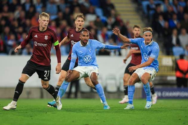 MALMÖ, SVERIGE 20240821 Malmös 9 Isaac Kiese Thelin och Malmös 20 Erik Botheim under onsdagens kval till Champions League, playoff match 1 av 2, mellan Malmö FF och AC Sparta Prag pa Nya Malmö Stadion. MALMÖ SVERIGE x10600x
