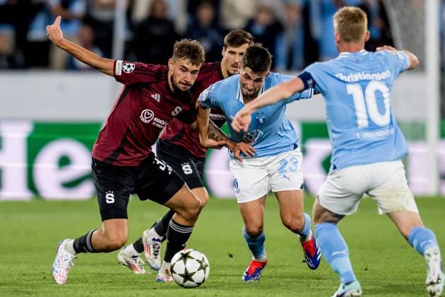 240821 Matej Rynes of Sparta Prag and Lasse Berg Johnsen of Malmö FF during the UEFA Champions League football match between Malmö FF and Sparta Prag on August 21, 2024 in Malmö. Photo: Christoffer Borg Mattisson BILDBYRAN COP 261 CO0456 fotboll football soccer fotball champions league malmö ff sparta prag bbeng play-off Copyright: CHRISTOFFERxBORGxMATTISSON BB240821CB053