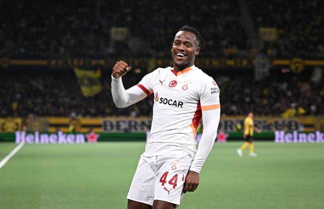 FUSSBALL Champions League Qualifikation Saison 2024 2025 Hinspiel BSC Young Boys Bern - Galatasaray Istanbul 21.08.2024 JUBEL Galatasaray Istanbul; Torschuetze zum 2-2 Michy Batshuayi