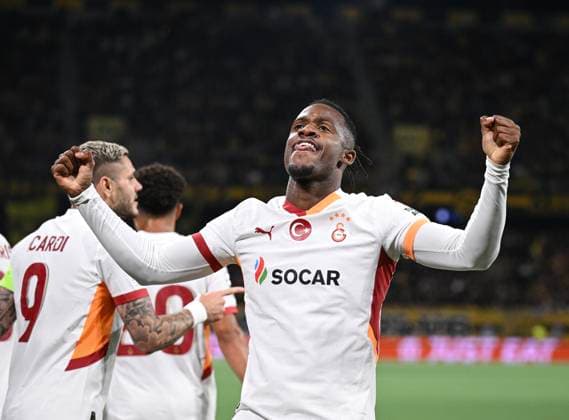 FUSSBALL Champions League Qualifikation Saison 2024 2025 Hinspiel BSC Young Boys Bern - Galatasaray Istanbul 21.08.2024 JUBEL Galatasaray Istanbul; Torschuetze zum 2-2 Michy Batshuayi