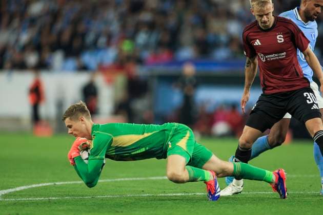 MALMÖ, SVERIGE 20240821 Spartas malvakt 1 Peter Vindahl under onsdagens kval till Champions League, playoff match 1 av 2, mellan Malmö FF och AC Sparta Prag pa Nya Malmö Stadion. MALMÖ SVERIGE x10600x