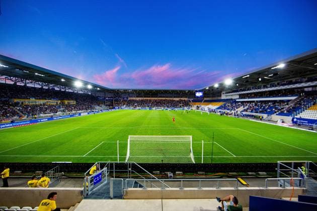 Jena , 210824, Fussball Regionalliga , FC Carl-Zeiss Jena gegen Chemnitzer FC im Bild: AdHoc Arena im Ersnt Abbe Sportfeld , Übersicht , Stadionanaichten , TV Kamera