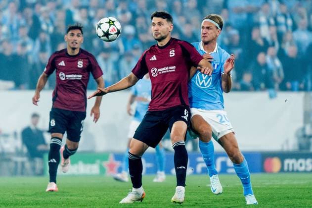Sport Bilder des Tages 240821 Kaan Kairinen of Sparta Prag and Erik Botheim of Malmö FF during the UEFA Champions League football match between Malmö FF and Sparta Prag on August 21, 2024 in Malmö. Photo: Christian Örnberg BILDBYRAN COP 166 CO0456 fotboll football soccer fotball champions league malmö ff sparta prag bbeng play-off Copyright: CHRISTIANxÖRNBERG BB240821CO122
