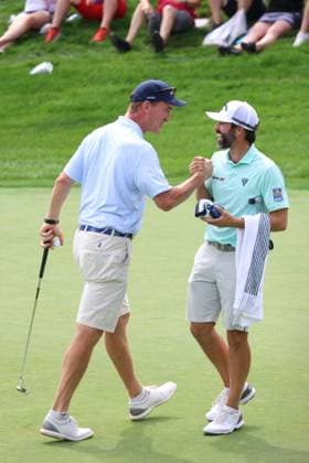 CASTLE ROCK, CO - AUGUST 21: NFL, American Football Herren, USA Hall of Fame quarterback Peyton Manning is congratulated by PGA, Golf Herren player Adam Hadwin after making a long putt on the 18th hole during the PGA FedExCup BMW Championship Pro Am on August 21st, 2024, at Castle Pines Golf Club in Castle Rock, Colorado. (Photo by Brian Spurlock Icon Sportswire) GOLF: AUG 21 PGA FedExCup Playoffs - BMW Championship Pro Am EDITORIAL USE ONLY Icon2408213