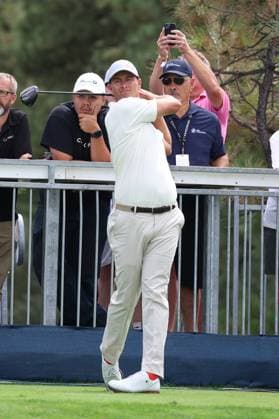 CASTLE ROCK, CO - AUGUST 21: PGA, Golf Herren player Adam Scott plays his tee shot on the 18th hole during the PGA FedExCup BMW Championship Pro Am on August 21st, 2024, at Castle Pines Golf Club in Castle Rock, Colorado. (Photo by Brian Spurlock Icon Sportswire) GOLF: AUG 21 PGA FedExCup Playoffs - BMW Championship Pro Am EDITORIAL USE ONLY Icon24082136