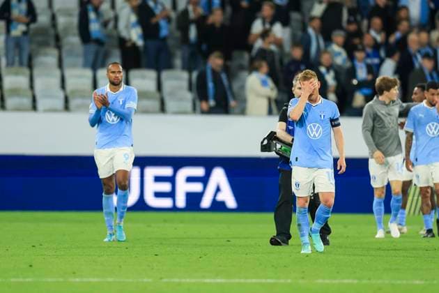 MALMÖ, SVERIGE 20240821 Malmös 9 Isaac Kiese Thelin och 10 Anders Christiansen deppar efter förlusten i onsdagens kval till Champions League, playoff match 1 av 2, mellan Malmö FF och AC Sparta Prag pa Nya Malmö Stadion. MALMÖ SVERIGE x10600x