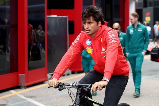 22.08.2024, xsvx, Motorsport FIA Formel 1, Großer Preis der Niederlande 2024 emspor, v.l. Carlos Sainz (Ferrari) Startnummer 55 (FIA REGULATIONS PROHIBIT ANY USE OF PHOTOGRAPHS as IMAGE SEQUENCES and or QUASI-VIDEO) Zandvoort