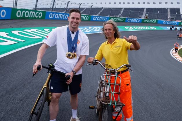 Harry Lavreysen dutch olympic champion track cyclist on his golden bike shows his three golden medals during previews ahead of the F1 Grand Prix of Netherlands at Circuit Park Zandvoort on August 22, 2024 in Zandvoort, Netherlands. Defodi-704_MTB20240822F1ZandvoortDag1352562