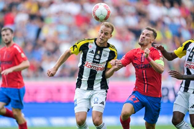 SOCCER - UEFA EL, LASK vs Bukarest LINZ,AUSTRIA,22.AUG.24 - SOCCER - UEFA Europa League, qualification, Linzer ASK vs FCSB Bukarest. Image shows Hrvoje Smolcic (LASK) and Darius Olaru (Bukarest).  GEPAxpictures xChristianxMoser