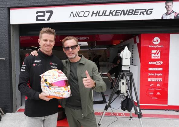 Sport Themen der Woche KW34 Sport Bilder des Tages FORMULA 1 HEINEKEN DUTCH GRAND PRIX 2024 22.08.2024, Circuit Park Zandvoort, Zandvoort, FORMULA 1 HEINEKEN DUTCH GRAND PRIX 2024 , im Bild Nico Hülkenberg (DEU), Haas F1 Team mit Prinz Bernhard der Niederlande., Nico Hülkenberg: Ich freue mich auch, an diesem Wochenende mit Prinz Bernhard und seiner Stiftung @lymph_co zusammenzuarbeiten. Die Stiftung setzt sich seit Jahren dafür ein, die Forschung gegen Lymphome zu verbessern. Tolles Projekt, das ich gerne unterstütze und am Sonntag meinen aktuellen Rennhelm an Bernhard und Lymph&Co spenden werde. Sie werden es nach dem Rennen an der Rennstrecke versteigern. *** FORMULA 1 HEINEKEN DUTCH GRAND PRIX 2024 22 08 2024, Circuit Park Zandvoort, Zandvoort, FORMULA 1 HEINEKEN DUTCH GRAND PRIX 2024 , pictured Nico Hülkenberg DEU , Haas F1 Team with Prince Bernhard of the Netherlands , Nico Hülkenberg Im also delighted, working with Prince Bernhard and his foundation @lymph co this weekend The foundation has been working for years to improve research against lymphoma Great project that I am happy to support and will donate my current race helmet to Bernhard and Lymph Co on Sunday They will auction it off at the track after the race nordphotoxGmbHx xBratic nph00250