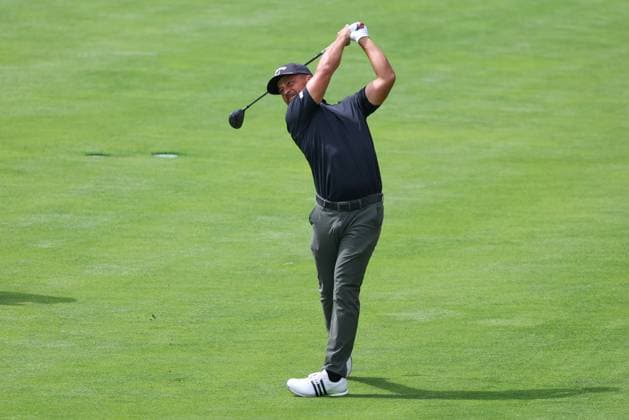 CASTLE ROCK, CO - AUGUST 22: Xander Schauffele follows through on his second shot on eight during the first round of the BMW Championship on August 22, 2024 at Castle Pines Golf Club in Castle Rock, CO. (Photo by Scott Winters Icon Sportswire) GOLF: AUG 22 PGA, Golf Herren FedExCup Playoffs - BMW Championship EDITORIAL USE ONLY Icon2408220301