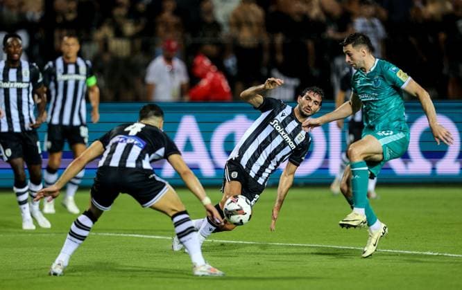UEFA Europa League Play-off First Leg, Toumba Stadium, Thessaloniki, Greece 22 8 2024 PAOK vs Shamrock Rovers PAOK s Magomed Ozdoyev and Shamrock Rovers Neil Faruggia Magomed Ozdoyev and Neil Faruggia 22 8 2024  Copyright: x INPHO AleksandarxDjorovicx AS4A4784