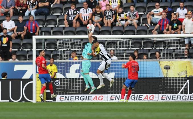 22.08.2024, Linz, AUT, LASK - FCSB Bukarest, UEFA Europa League, im Bild Stefan Tarnovanu,(FCSB Bukarest),