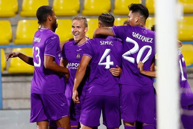 Dinamo Minsk v RSC Anderlecht - UEFA Europa League MEZOKOVESD, HUNGARY - AUGUST 22 : Augustinsson Ludwig defender of RSC Anderlecht celebrates after scoring pictured during the UEFA Europa League Play-offs1st leg match between Dinamo Minsk and RSC Anderlecht on August 22, 2024 in Mezokovesd, Hungary, 22 08 2024 Mezokovesd Hungary  Copyright: xJanxDexMeuleneirx